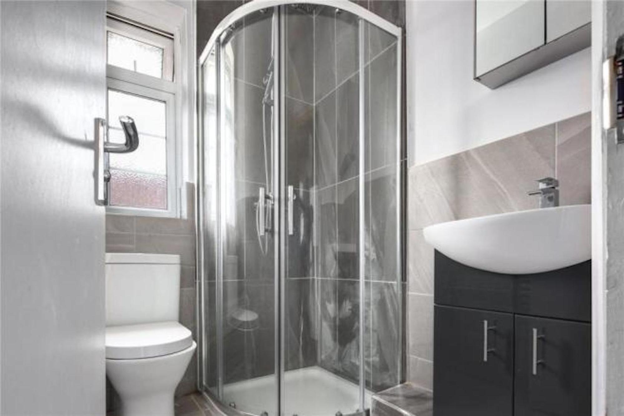 Ferienhaus Limehouse Townhomes Modern 4-bedroom, 3-bathroom Townhome With A Private Garden *