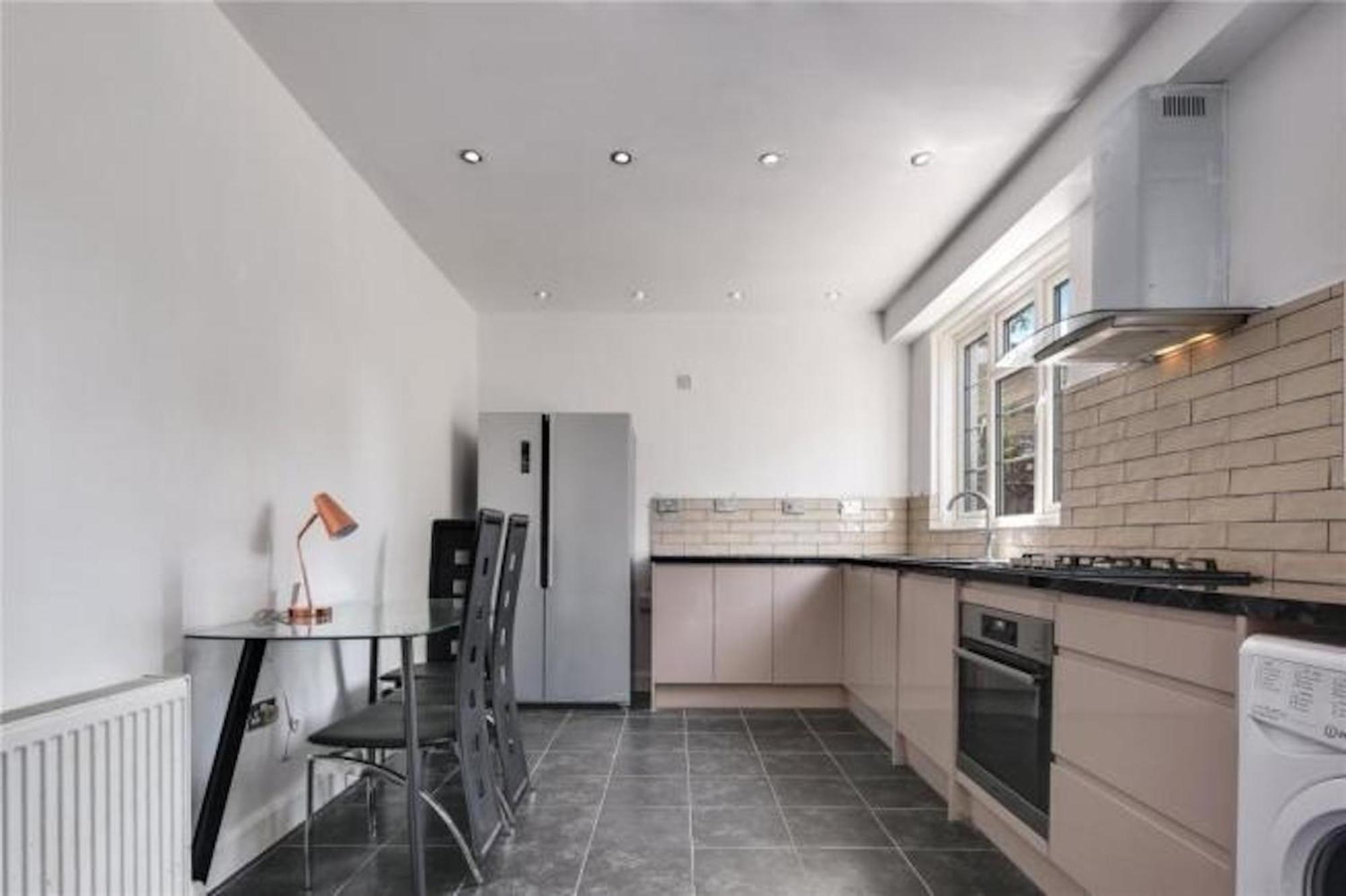 Limehouse Townhomes Modern 4-bedroom, 3-bathroom Townhome With A Private Garden Ferienhaus London